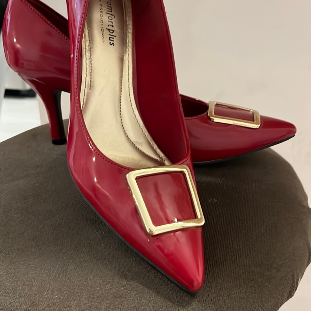 COMFORT PLUS Shiny Red Pointy Toe Heels